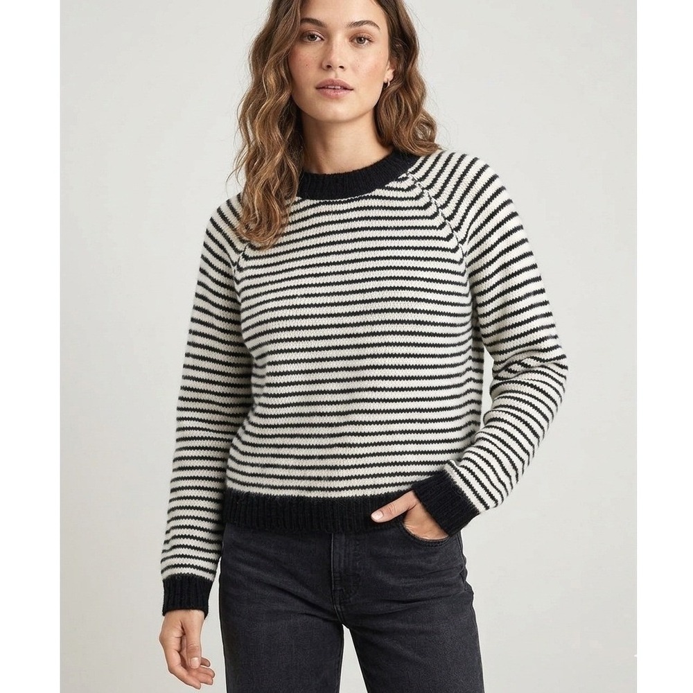 American Eagle Striped Raglan Crewneck Sweater Black White Fuzzy Medium